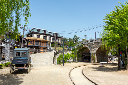 2024. 4. 18. 대한민국 충청남도 논산시에서 촬영,  대한제국시대 한성의 거리 풍경, 드라마 테마파크 선샤인스튜디오(tvN 드라마 '미스터 션샤인' 촬영지)에 위치-Korean Empire-era Hanseong street scene at Sunshine Studio Drama Theme Park