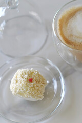 Coffee macarons white 