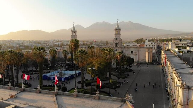 Plaza principal de Arequipa en el mes de Julio