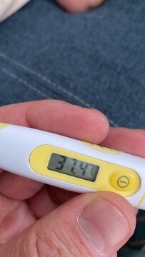 fieber, fieberthermometer, thermometer, fiebirg, knd, krank, grippe, erh&ouml;hte, temperatur, blut, diabetes, dr&uuml;ck, medizinisch, messger&auml;t, digital, hand, glucose, anlagen, gesundheit, isoliert, beaufsic