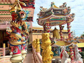 Fototapeta premium Wihan Thep Sathit Phra Kitti Chaloem or Nacha Sa Thai Chue Shrine is the most famous landmark in Chonburi, Thailand 