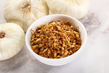 Dried roasted onion flakes for culinary