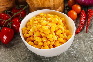 Sweet canned ripe corn grain