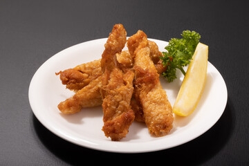 鶏肉の鶏皮包み揚げ