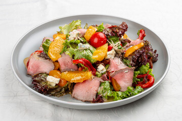 Roast beef salad with cherry tomatoes and orange