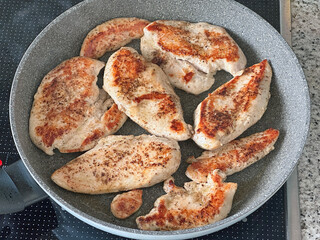 Hähnchenbrustfilets anbraten