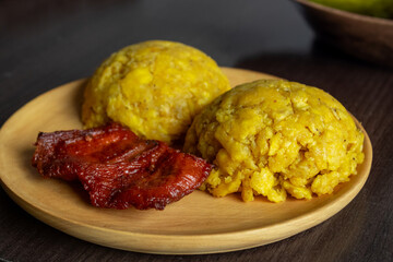 Tacacho con cecina