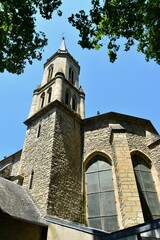 Le clocher et l’abside de L’église des Augustins de Villefranche-de-Rouergue dans l’Aveyron