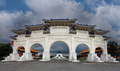 Obraz premium Gate to Liberty Suare and Memorial Hall Square, Taipei, Taiwan