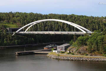The Svindersvik Bridge (Svindersviksbron) between rocky shore of Svindersviken, a bay of Saltsjön in Södermanland, linking Kvarnholmen peninsula to the centre of Nacka, just south of Stockholm, Sweden