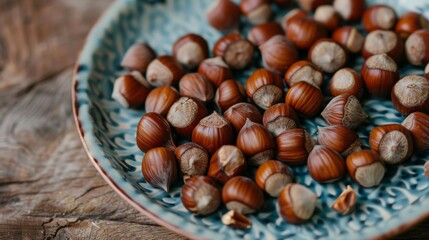 Obraz premium brown hazelnuts on a ceramic plate