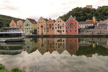Ausflugsziel Riedenburg im Altmühltal; Blick auf Altstadt und Schloss Rosenburg