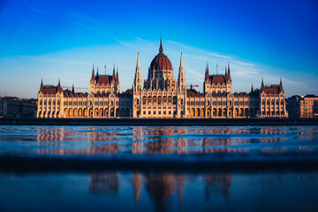 Fototapeta premium Flooding and reflection of the Danube on front of the Parliament Budapest, Hungary