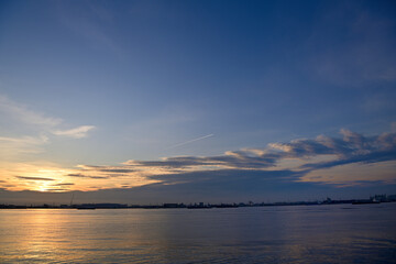 名古屋港からの日の出の風景