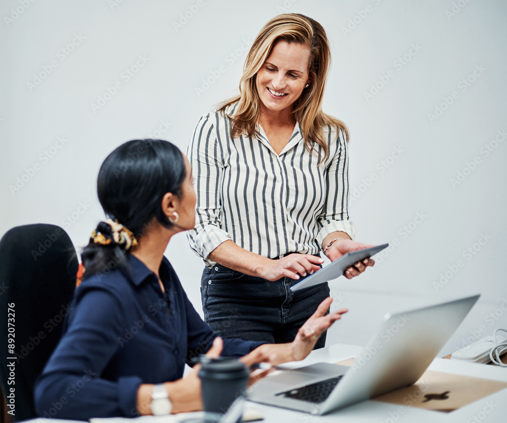 Aufkleber business woman, technology or internship help with manager for creative project review, feedback or 