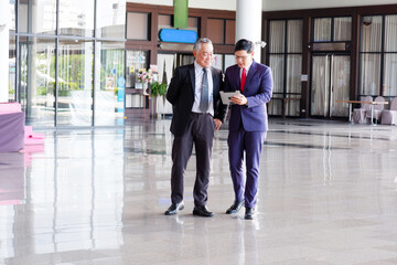 Fototapeta premium Businessmen walking and talking about work in the office business idea.