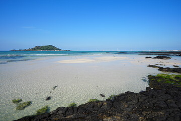 clear shoaling beach and sparkling ripple
