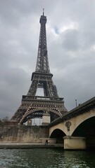 Fototapeta premium Eiffel tower view from Seine river