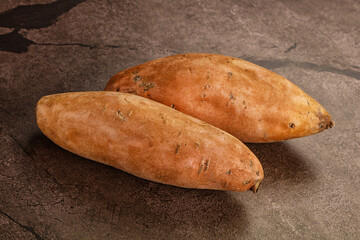 Raw batat root for baked