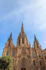 Fototapeta premium Facade of Gothic Cathedral of the Holy Cross and Saint Eulalia in Barcelona, Spain