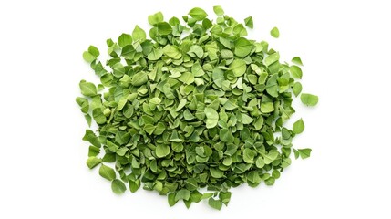 Naklejka premium Pile of fresh green leaves arranged on a clean white surface