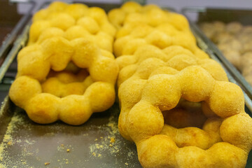 It’s a wonderful weekend time Seeing the beautiful donuts displayed in the glass cabinet makes me want to eat them