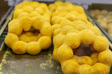 It’s a wonderful weekend time Seeing the beautiful donuts displayed in the glass cabinet makes me want to eat them