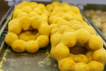 It’s a wonderful weekend time Seeing the beautiful donuts displayed in the glass cabinet makes me want to eat them