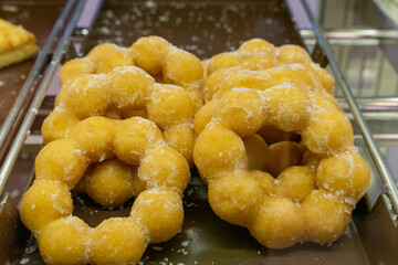 It’s a wonderful weekend time Seeing the beautiful donuts displayed in the glass cabinet makes me want to eat them