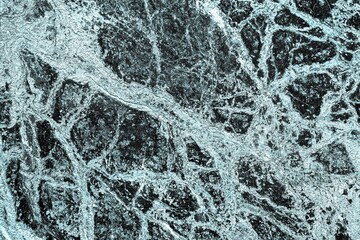 Mur de marbre texturé avec effet bleu opale givré