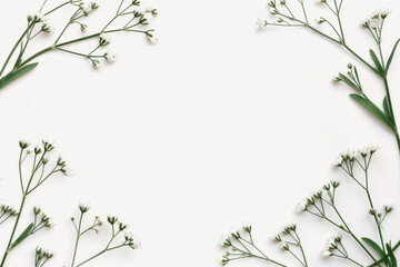 Obraz premium Minimalistic floral border with delicate white flowers on a plain background. Perfect for greeting cards, invitations, and decorative designs.