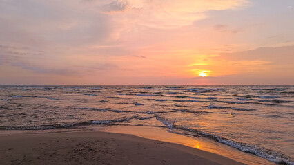 Sonnenuntergang am Strand von Misdroy (Międzyzdroje) an der polnischen Ostseek&uuml;ste