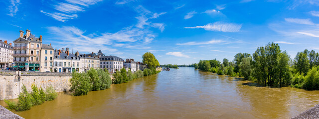 Panorama des berges de La Loire à Orléans