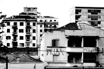 Paisagem urbana com prédios, torres e apartamentos.  © Luiz Leite