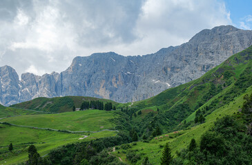 Naklejka premium Seiser Alm (Italian: Alpe di Siusi, Ladin: Mont Sëuc) is a Dolomite plateau and the largest high-elevation Alpine meadow in Europe. Located in Italy's South Tyrol province in the Dolomites