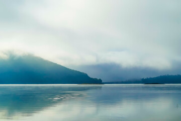 Fototapeta premium Morgennebel am Edersee