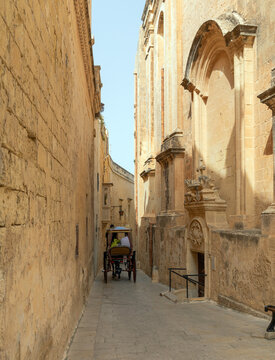 Narrow alley in Mdina fortified city, Malta
