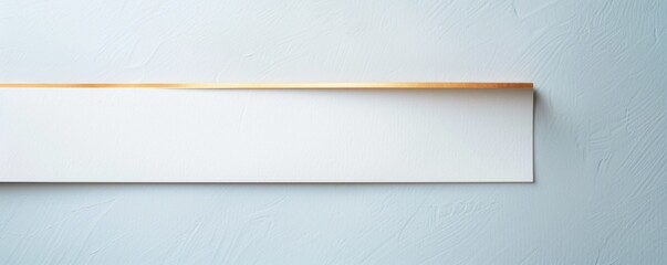 Obraz premium A clean, minimal design with a thin, horizontal gold line dividing the top and bottom, with the bottom half left blank for copy space