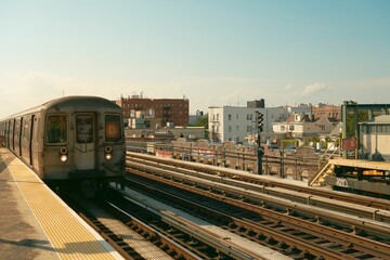 Fototapeta premium D train at 20th Street Station in Bensonhurst, Brooklyn, New York