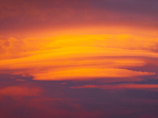 Nubes anaranjadas del atardecer patagonico