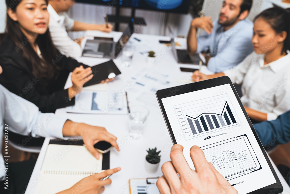 Fototapete analyst team uses bi fintech display tablet to analyze financial data . business people analyze bi s