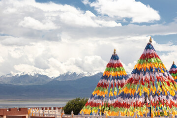 On the Tibetan plateau, the colorful prayer flags flutter in the wind.