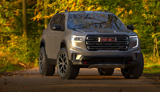 2024 GMC Acadia- Mid-Size SUV