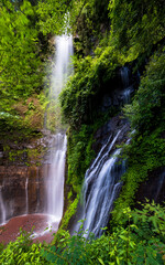 Naklejka premium 巣之浦川大滝_霧島ジオパークの夷守岳からおちる絶景の滝