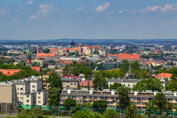 Obraz premium Krakus Mound with an amazing view of of Podgorze District in Krakow and the historical part of Krakow old town with Wawel castle and Corpus Christi Basilica, Poland.