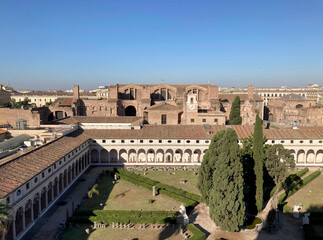 Vista general del claustro de Michelangelo de la Basílica de Santa María de Los Ángeles y Los...