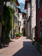 Vue dans une rue de Mandello del lario 