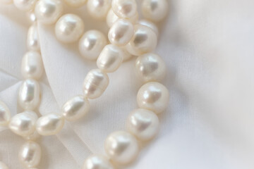 Pearls softly resting on a white background exhibit a calm, undisturbed elegance. This imagery is a comforting break from the high-energy, over-saturated visuals of modern digital trends.