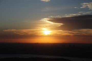 Obraz premium sky, sunset, sun, clouds, nature, cloud, orange, evening, light, sea, landscape, blue, red, dusk, sunlight, color, beautiful, cloudscape, beauty, yellow, bright, summer, dawn, water, fog