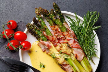 Grilled asparagus with bacon and egg sauce